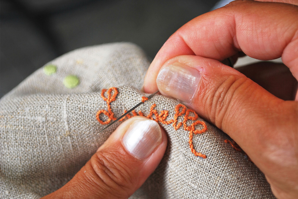 Broderie à la main